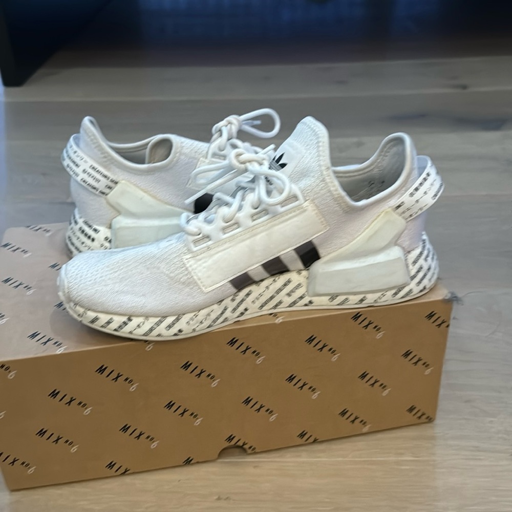 Men’s adidas Boost size 9